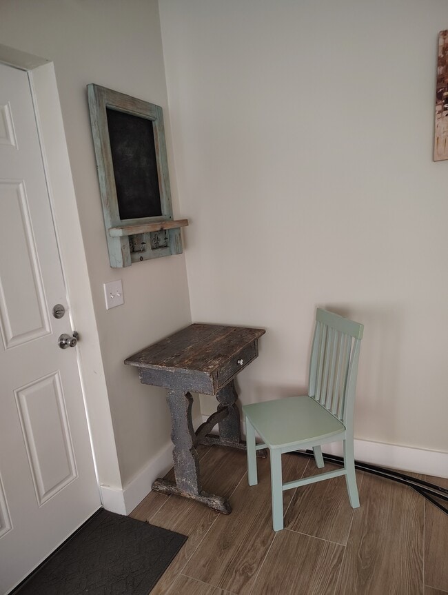 Building Photo - 26 Acacia St