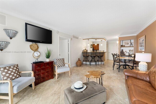 Building Photo - 6917 Collins Ave