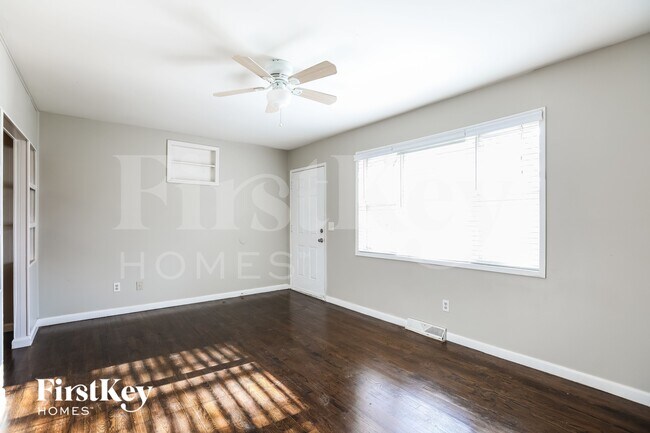 Building Photo - 5128 N Palmer Ave