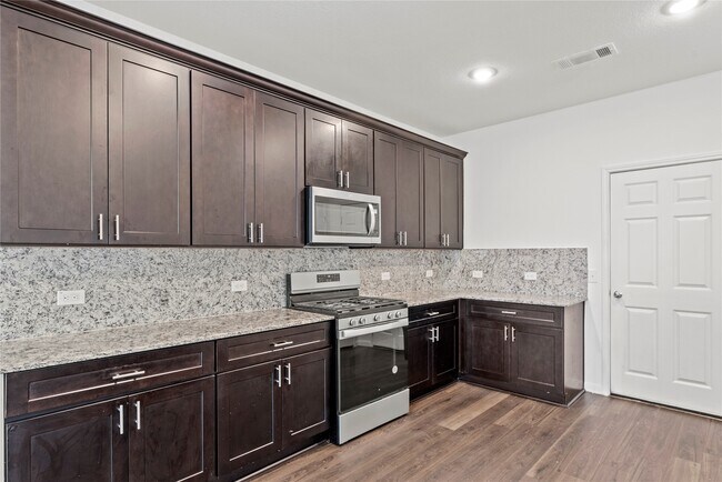 Foto del edificio - 7322 Madison Cmns Ln