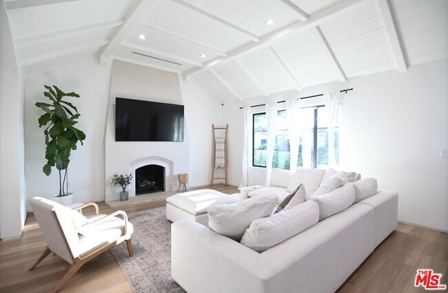 Foto del edificio - 1430 Stearns Dr