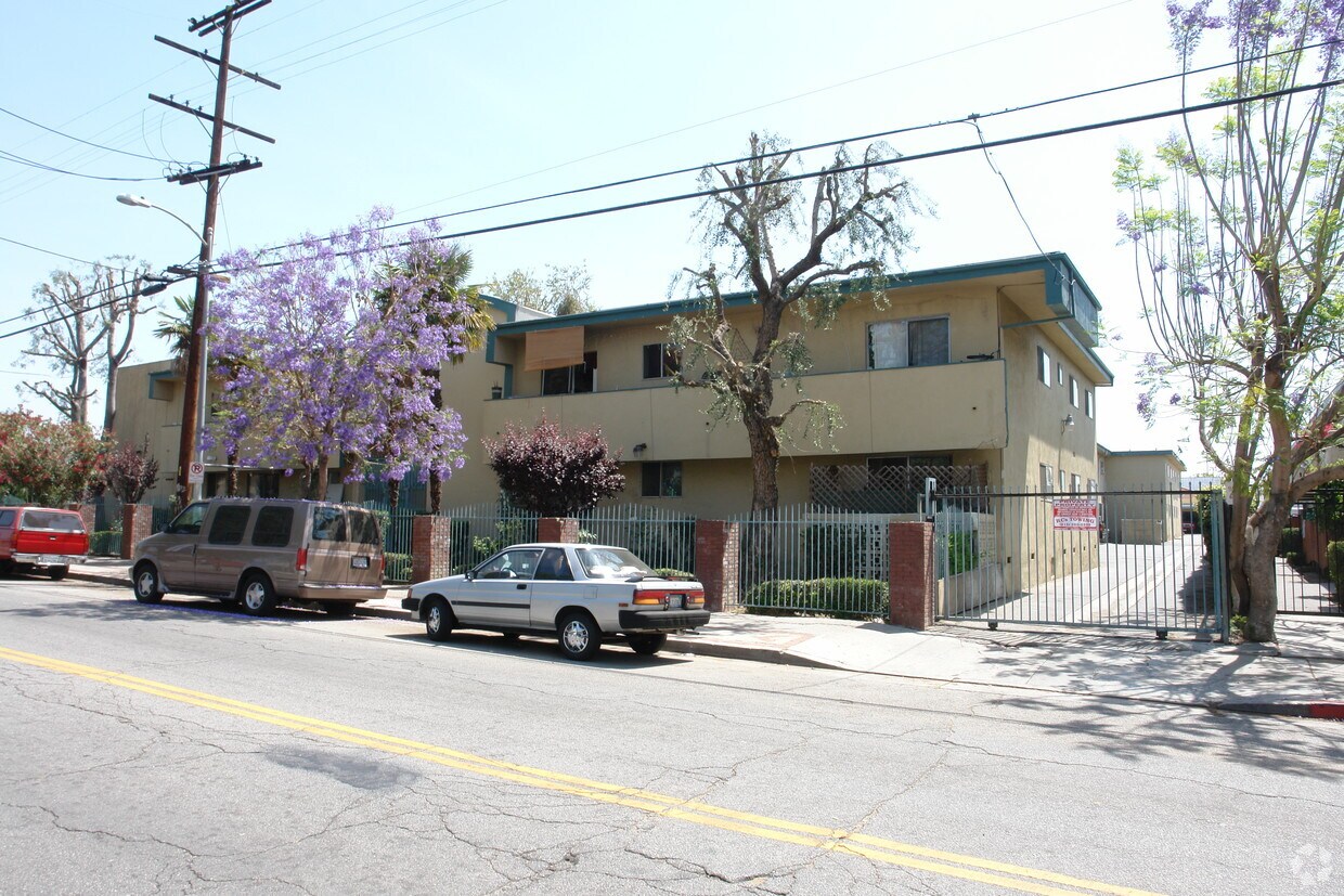 Building Photo - 8822 Langdon Ave