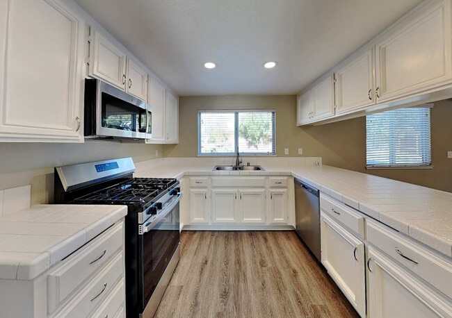 Foto del edificio - 112 Placid Ave