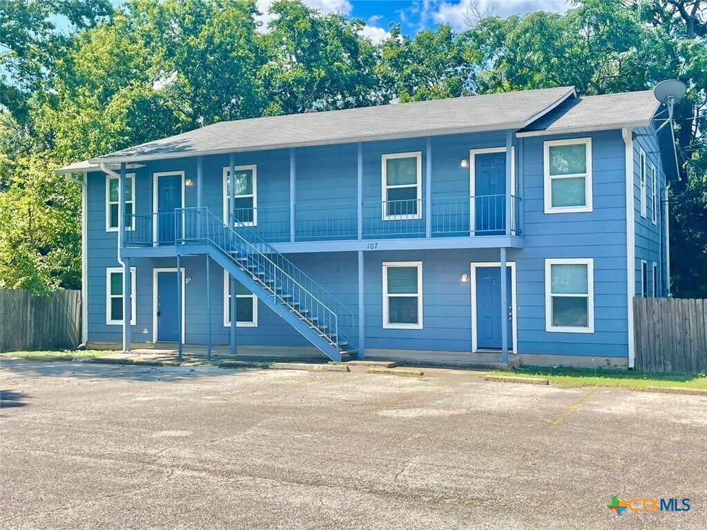 Primary Photo - 107 1st St