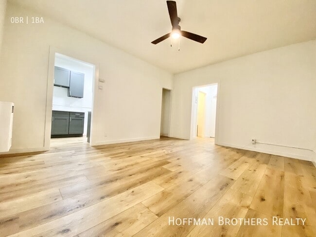 Building Photo - 960 S Oxford Ave