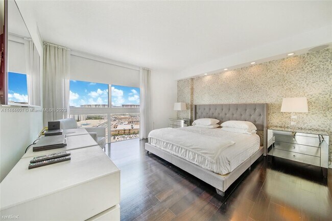 Foto del edificio - 3 br, 2 bath House - 150 Sunny Isles Blvd ...
