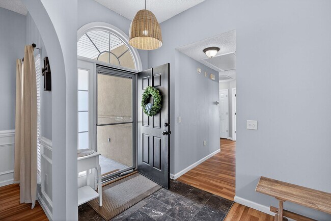 Foto del edificio - 4 bedroom 2 bathroom home in Mainstreet Subdivision - Richmond Hill GA