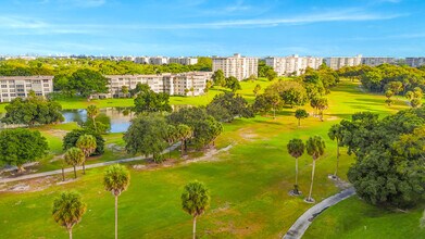 Building Photo - 3900 Oaks Clubhouse Dr