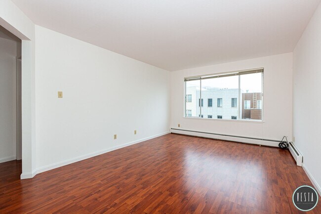 Building Photo - CHARMING 2BD IN PARKSIDE NEIGHBORHOOD NEAR...