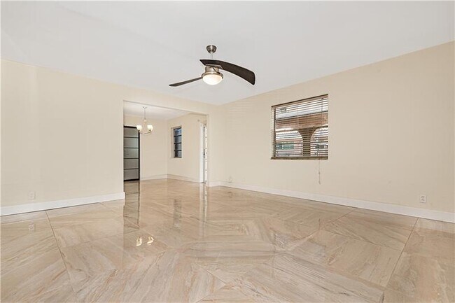 Foto del edificio - 8937 NW 27th St