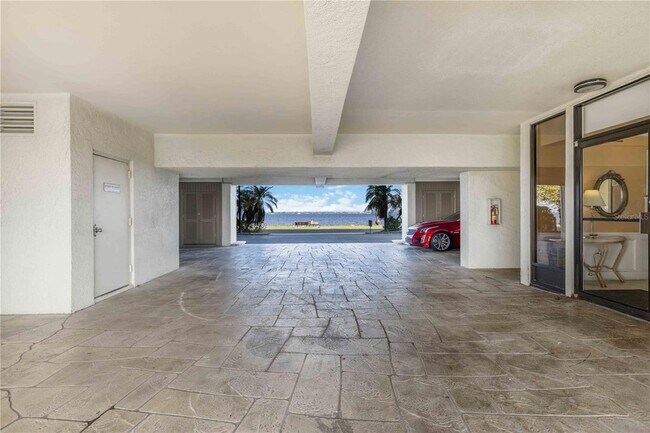 Foto del edificio - 1500 Park Beach Cir