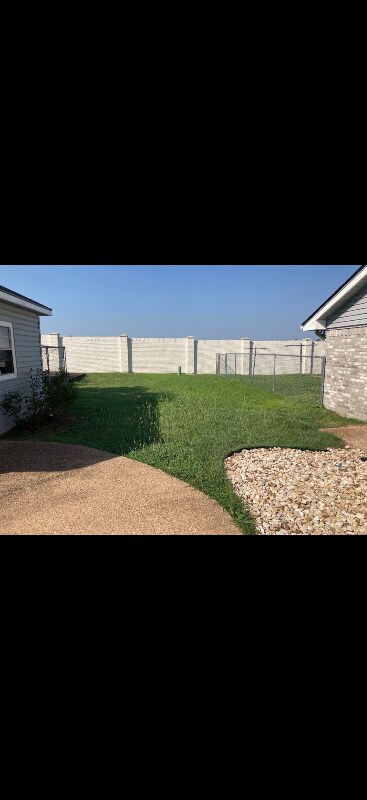 Foto del edificio - 1506 Oak Hollow Dr