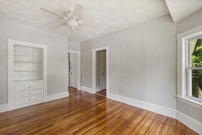Building Photo - 254 N Elm St