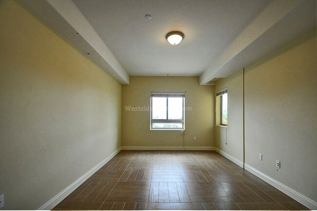 Foto del edificio - 366 W 8th St