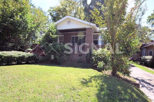 Building Photo - 711 9th Ave W