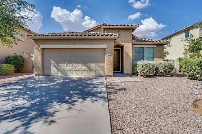 Camino de entrada - 3470 E Riopelle Ave