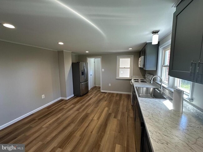 Foto del edificio - 938 Forrest Dr