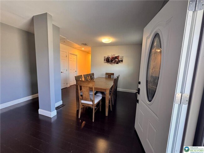 Foto del edificio - 354 Granger Rd