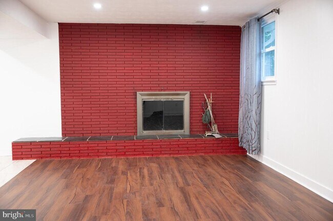 Foto del edificio - 13021 Tamarack Rd