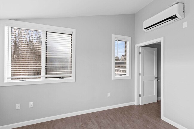 Building Photo - 9 Monarch Way