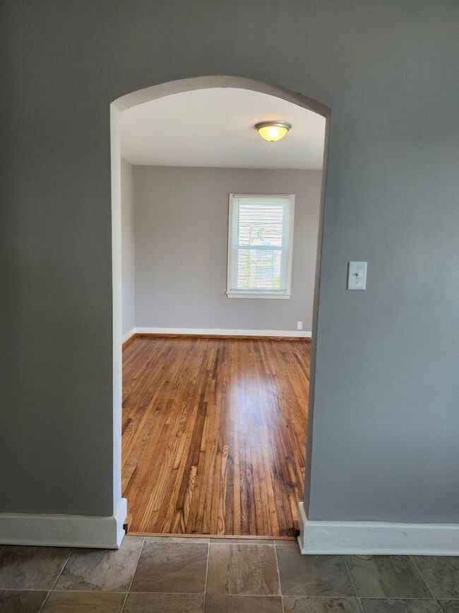 Building Photo - Coming Soon - 2 Bedroom 1 Bath home in East Ridge, TN