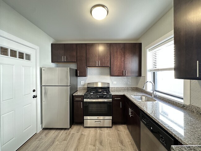 Foto del edificio - 722 W Brompton Ave