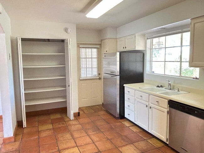 Building Photo - BEAUTIFUL RED BRICK HOME ON A LARGE CUL-DE...