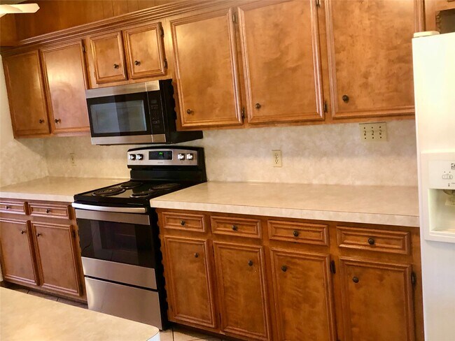 Foto del edificio - 225 Crest Hill Dr