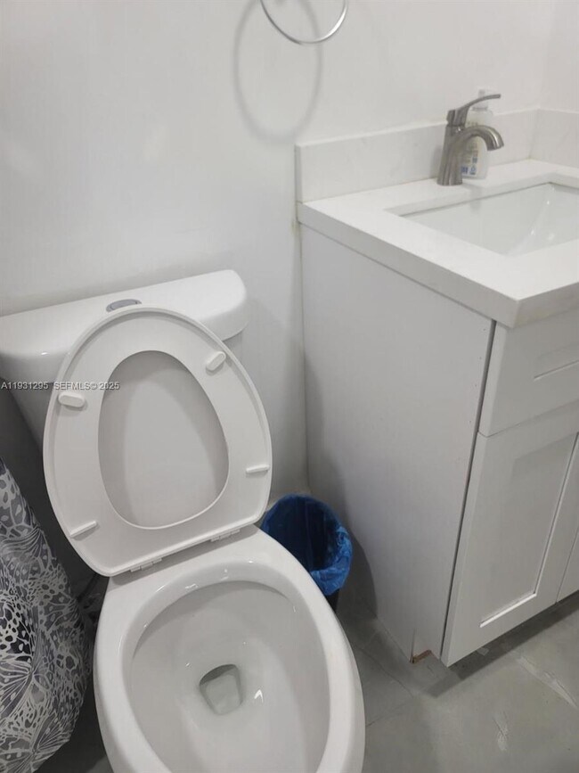 Foto del edificio - 512 NW 96th St