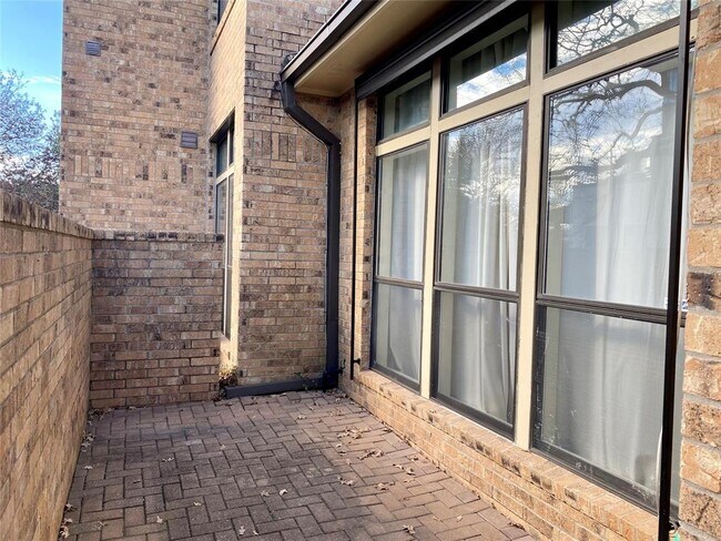 Building Photo - 2500 Quarry Rd