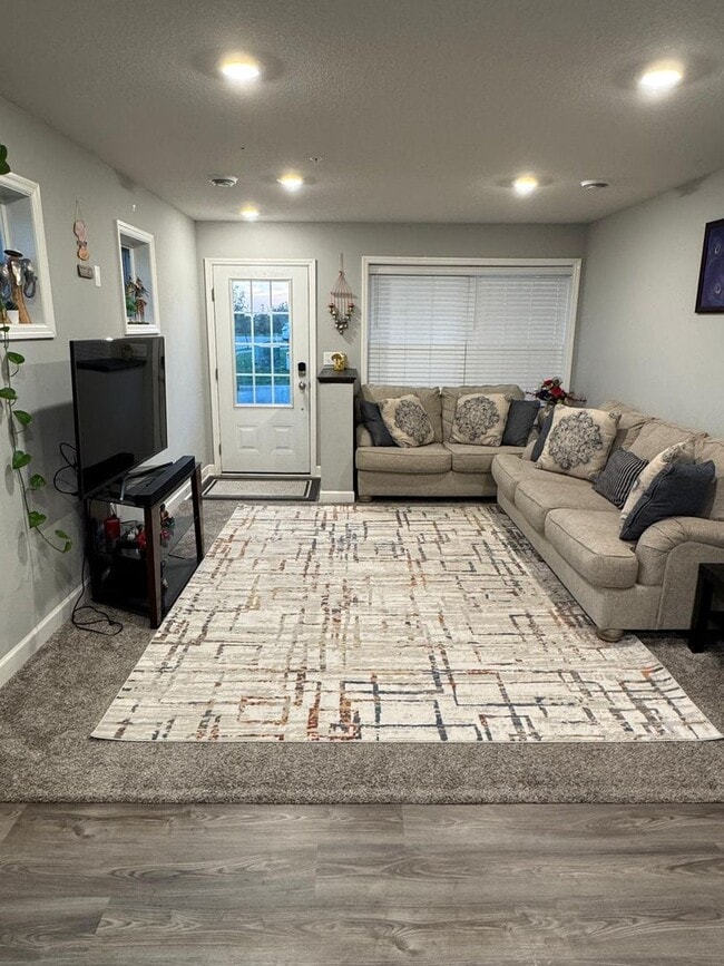 Foto del edificio - Stunning End Unit 3bed 3bath Townhome in W...