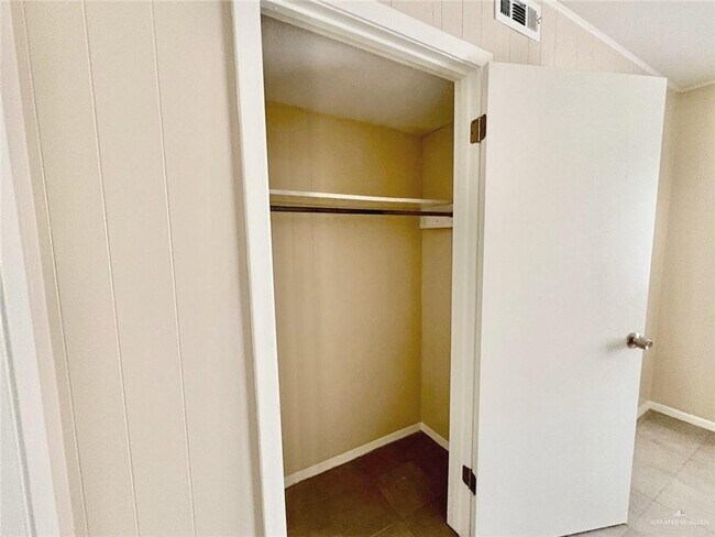 Foto del edificio - 10 Harvey Dr W