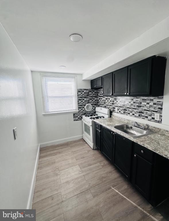 Foto del edificio - 7130 Clinton Rd