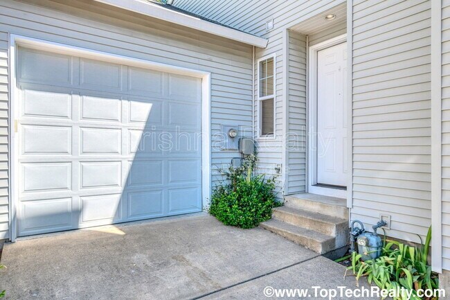 Building Photo - 14705 SW Redbud Way