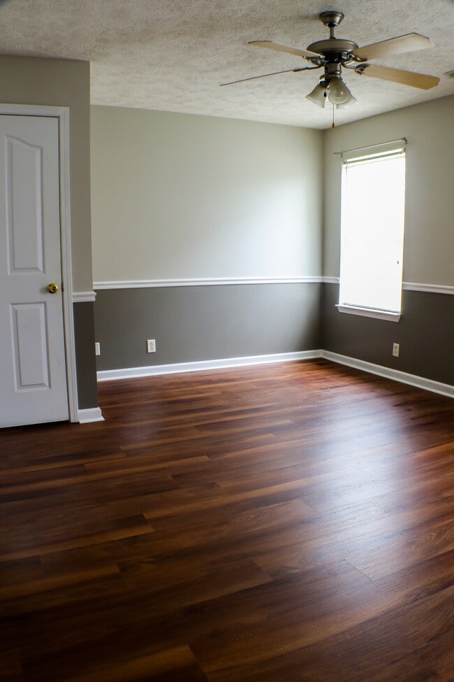 Building Photo - 1224 Eastwoods Dr