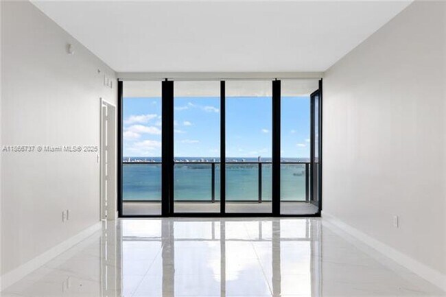 Foto del edificio - 700 NE 24th St