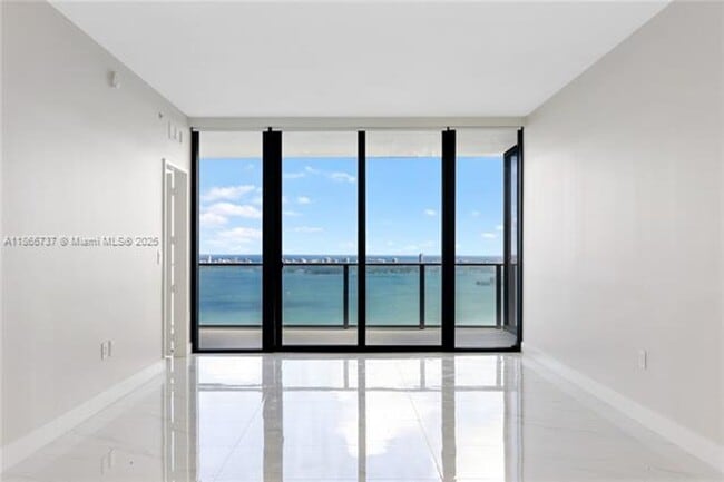 Building Photo - 700 NE 24th St