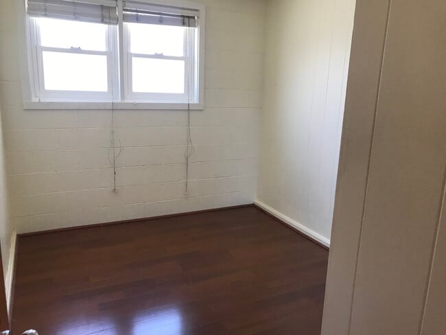 Building Photo - 1504 Palolo Ave