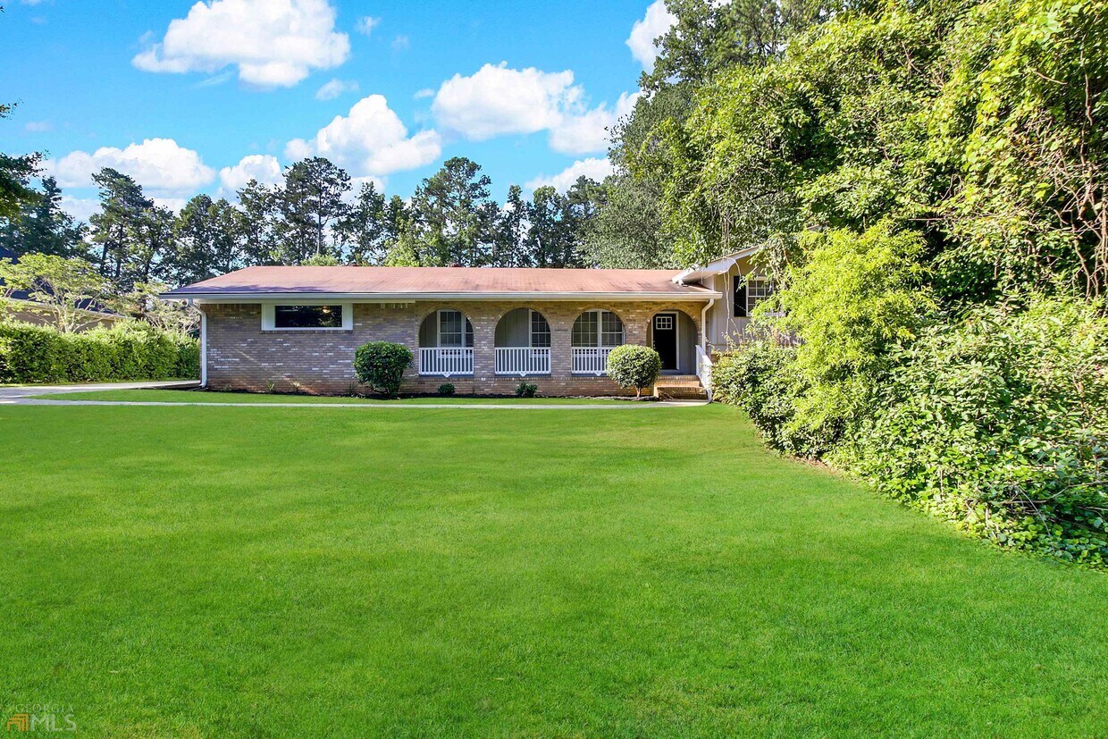 Primary Photo - 3138 Beechwood Dr