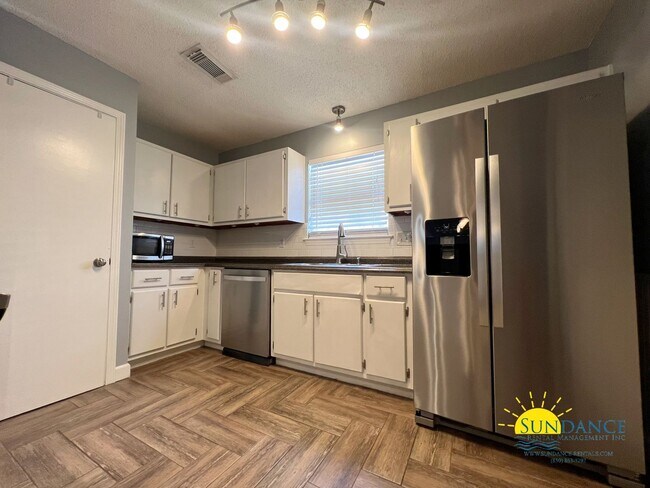 Foto del edificio - Gorgeous 3 Bedroom Home in Mary Esther: Mo...