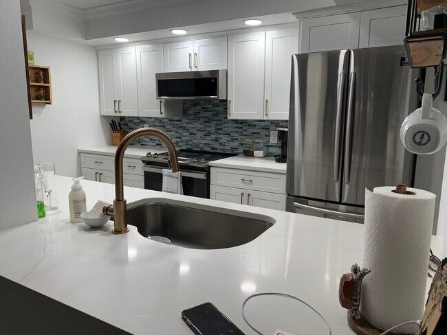 Building Photo - 600 Ocean Dr