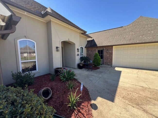 Foto del edificio - Must See!  Beautiful 4 bd, 3 ba home in co...