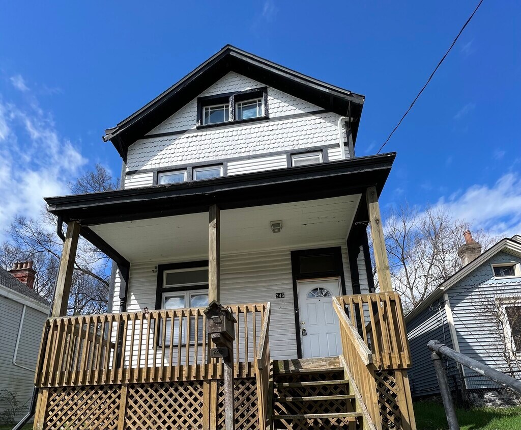 Foto principal - 745 Fairbanks Ave