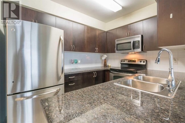 Building Photo - 4850 Glen Erin Dr