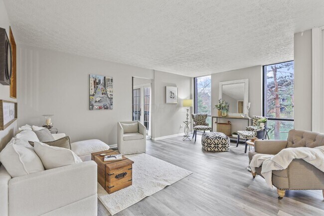 Foto del edificio - 4765 Smoketalk Ln