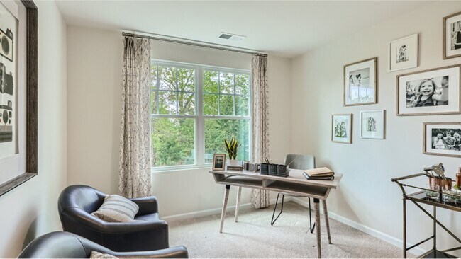 2nd floor Guest Bedroom 2: Comfortable, well-appointed, a peaceful haven for your visitors. - 13119 Cottage Crest Ln