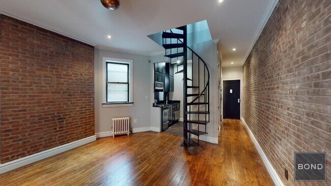 Foto del edificio - 724 Tenth Avenue