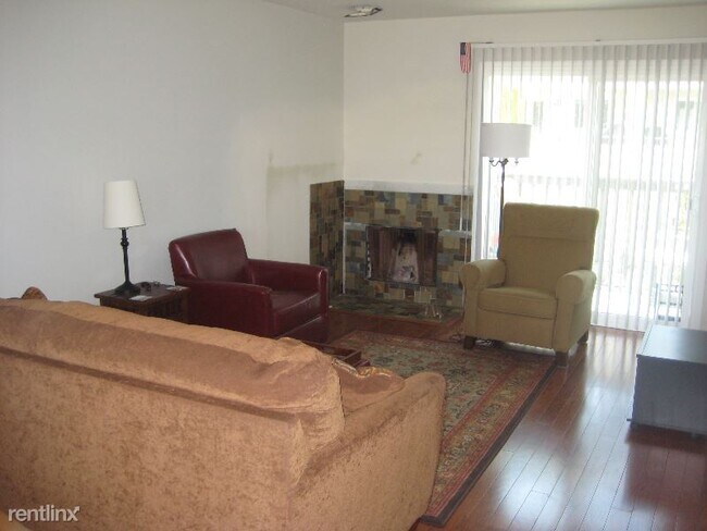 Building Photo - 2 br, 2 bath Condo - 386 Hemlock Ave