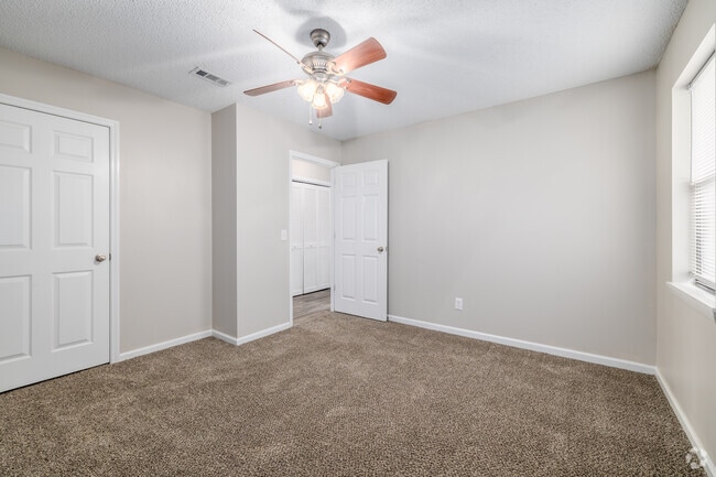 2BR, 1BA - 940SF - Bedroom - Fulwood Pointe