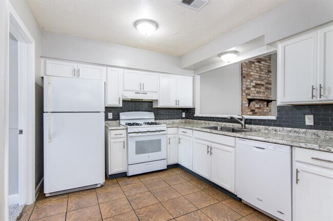 Building Photo - 23911 Conefall Ct